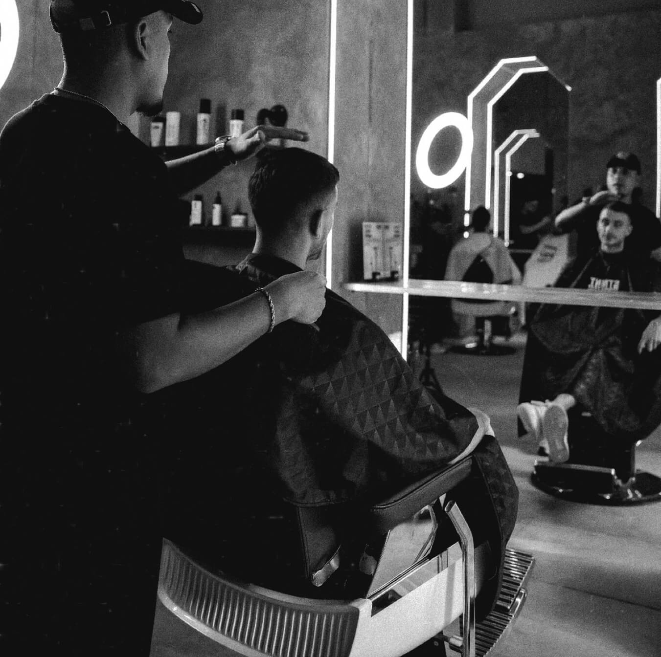 Equipo de la barbería y peluquería Obsidian en Alicante